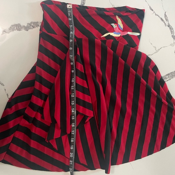 Striped Knit Skirt With Embroidered Parrot Detail (M) - Picture 5 of 6